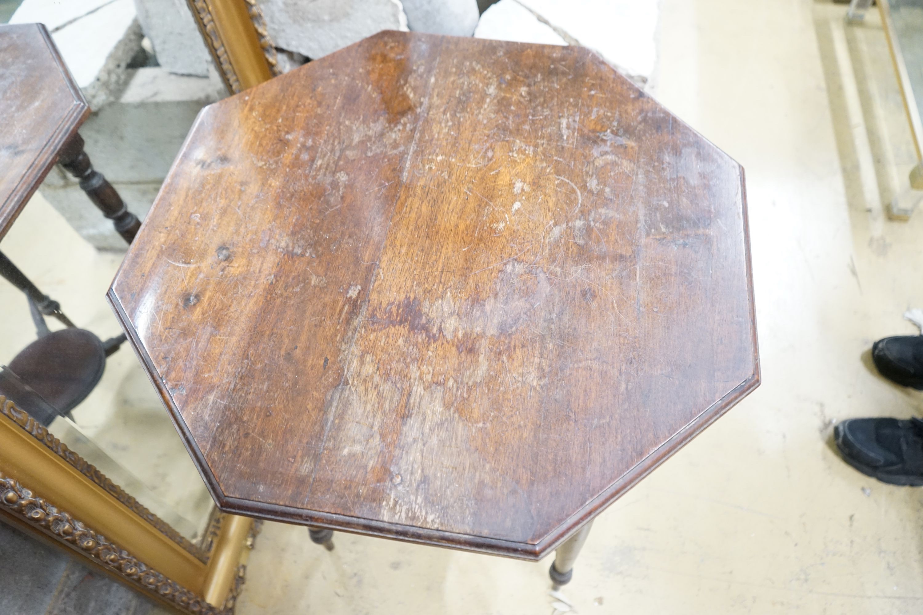 An Edwardian octagonal occasional table, width 68cm, height 69cm